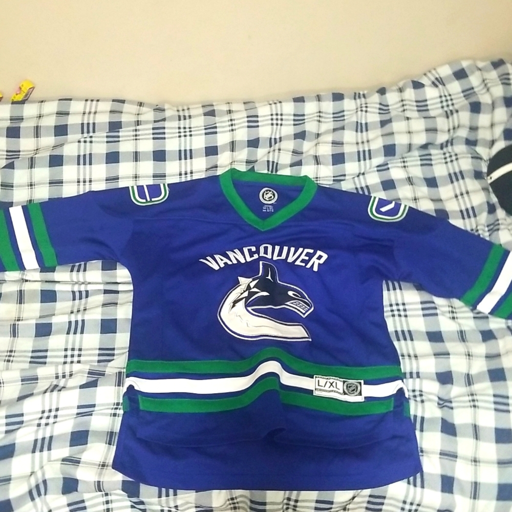 Vancouver hockey shirt